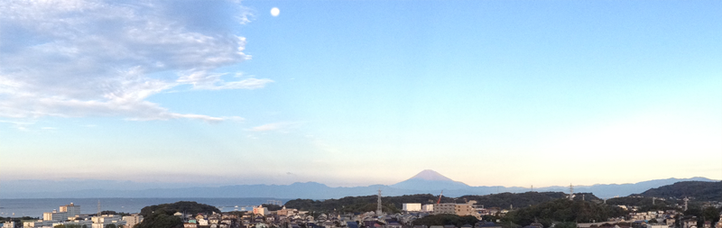 赤富士と中秋の月